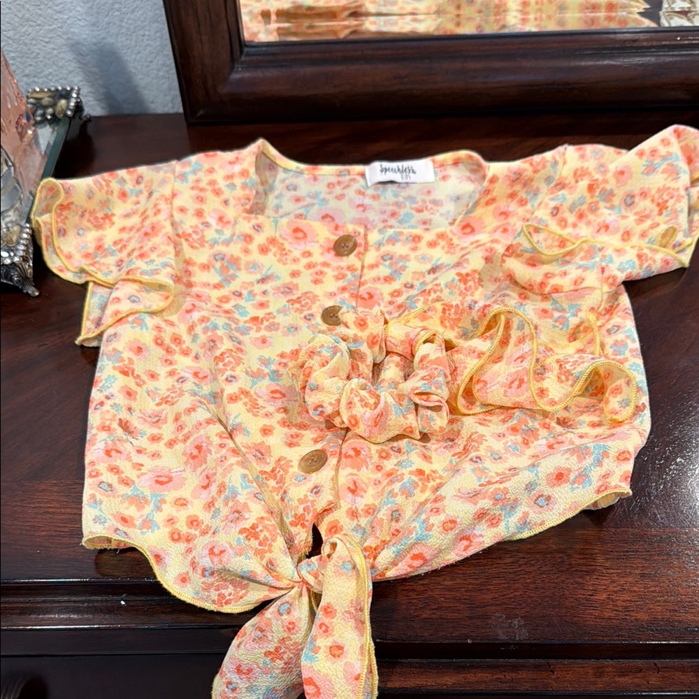 Sweet Floral Tie-Front Top in Peach & Coral